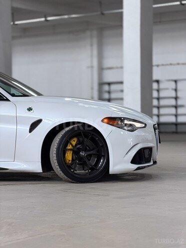 Alfa Romeo Giulia 2017, 86,000 km - 2.9 l - Bakı
