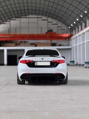 Alfa Romeo Giulia 2017, 86,000 km - 2.9 l - Bakı