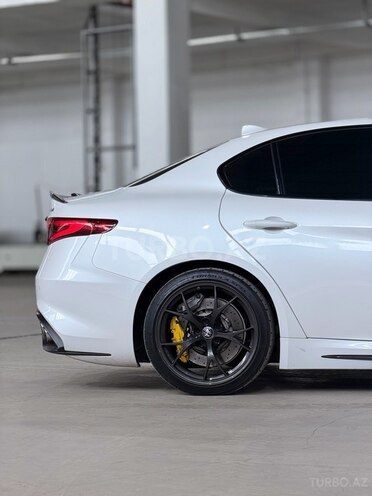 Alfa Romeo Giulia 2017, 86,000 km - 2.9 l - Bakı