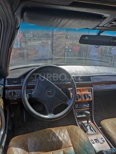Mercedes 220 E 1994, 709,870 km - 2.2 l - Füzuli