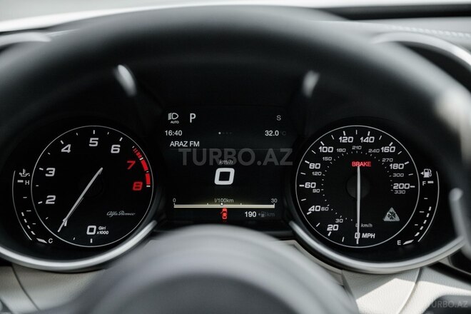 Alfa Romeo Giulia 2017, 86,000 km - 2.9 l - Bakı