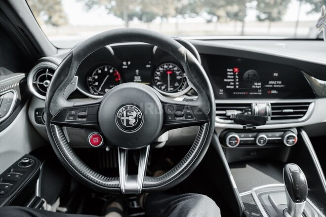 Alfa Romeo Giulia 2017, 86,000 km - 2.9 l - Bakı