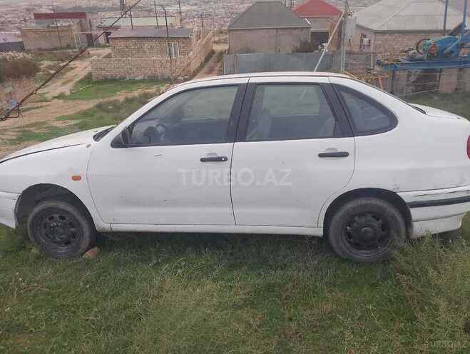 Volkswagen Polo 1995, 230,000 km - 1.6 l - Bakı