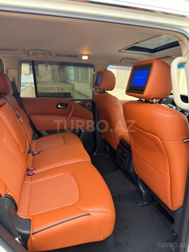 Nissan Patrol 2013, 215,000 km - 5.6 l - Bakı