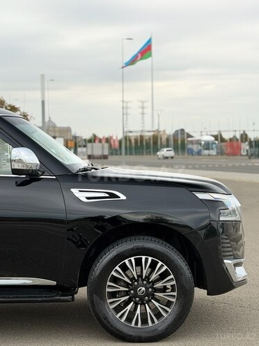 Nissan Patrol 2010, 300,000 km - 5.6 l - Bakı