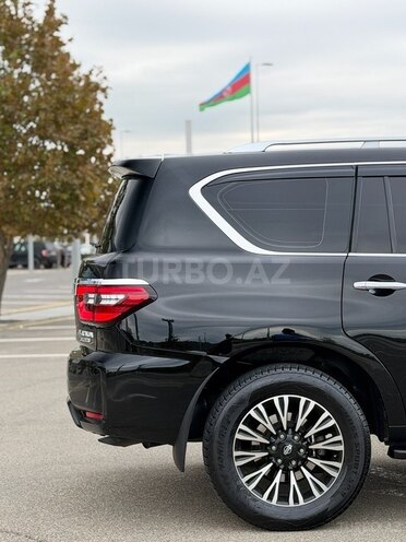 Nissan Patrol 2010, 300,000 km - 5.6 l - Bakı