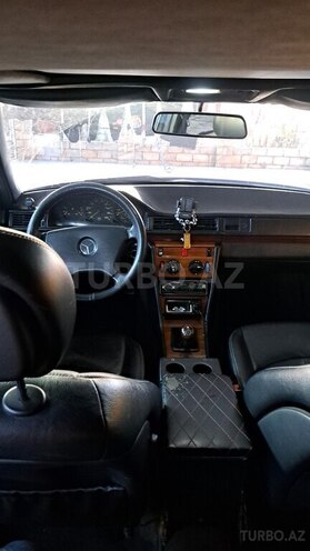 Mercedes 250 D 1992, 235,500 km - 2.5 l - Salyan