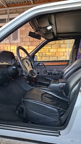 Mercedes 250 D 1992, 235,500 km - 2.5 l - Salyan