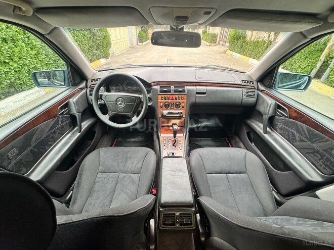 Mercedes E 220 1999, 370,550 km - 2.2 l - Bakı
