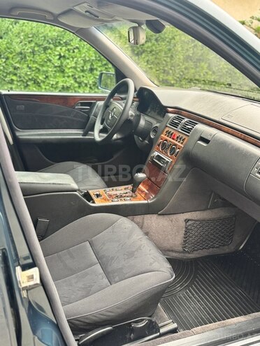 Mercedes E 220 1999, 370,550 km - 2.2 l - Bakı