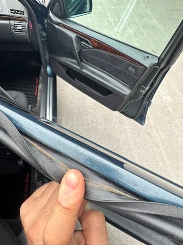 Mercedes E 220 1999, 370,550 km - 2.2 l - Bakı