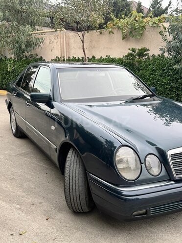 Mercedes E 220 1999, 370,550 km - 2.2 l - Bakı