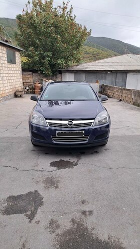 Opel Astra 2010, 201,500 km - 1.4 l - Şəki