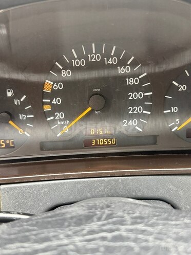 Mercedes E 220 1999, 370,550 km - 2.2 l - Bakı
