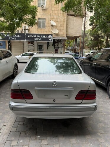 Mercedes E 240 2000, 340,000 km - 2.4 л - Bakı
