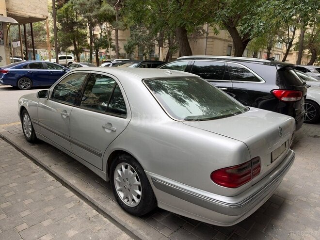 Mercedes E 240 2000, 340,000 km - 2.4 л - Bakı