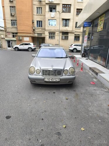 Mercedes E 240 1999, 267,000 km - 2.4 л - Bakı