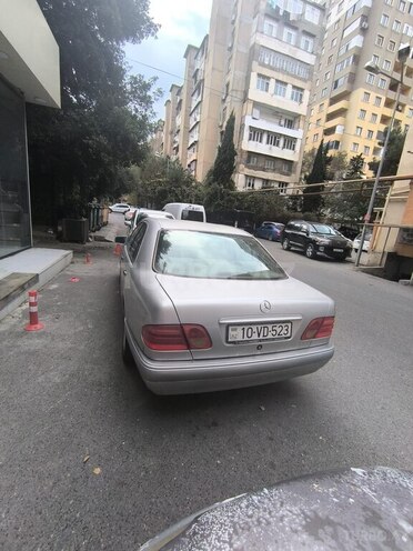 Mercedes E 240 1999, 267,000 km - 2.4 л - Bakı
