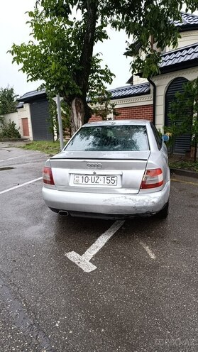 Audi A4 1995, 250,000 km - 1.8 л - Qusar