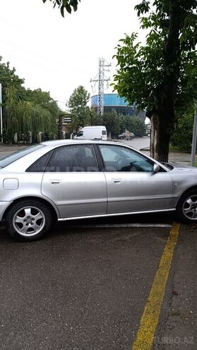 Audi A4 1995, 250,000 km - 1.8 л - Qusar