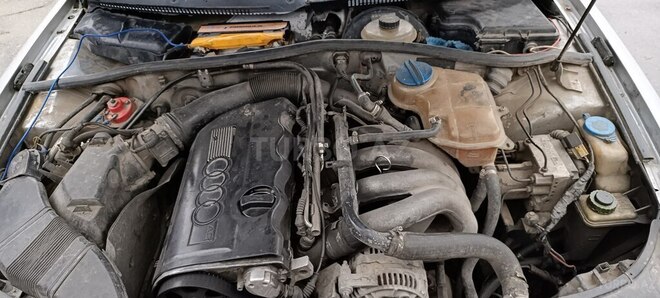 Audi A4 1995, 250,000 km - 1.8 л - Qusar