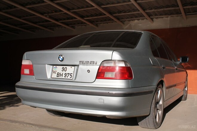 BMW 528 1996, 300,000 km - 2.8 л - Tovuz