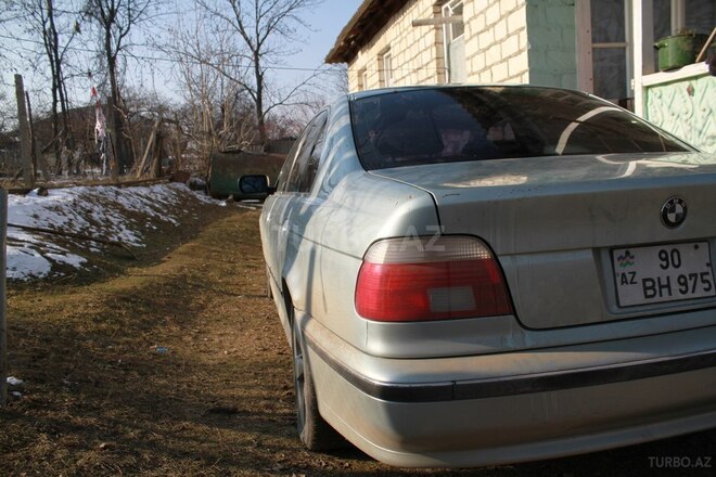 BMW 528 1996, 300,000 km - 2.8 л - Tovuz