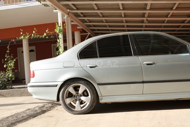 BMW 528 1996, 300,000 km - 2.8 л - Tovuz
