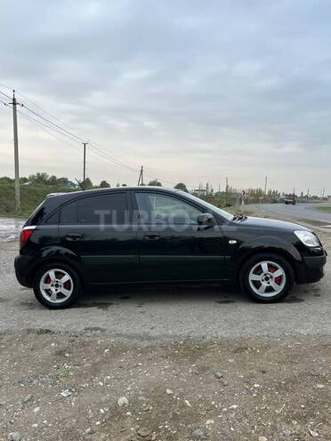 Kia Rio 2006, 320,000 km - 1.4 л - Yevlax