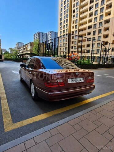 Mercedes E 220 2000, 342,000 km - 2.2 л - Bərdə
