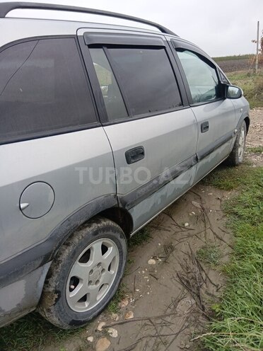 Opel Zafira 2001, 947,364 km - 2.0 л - Qusar