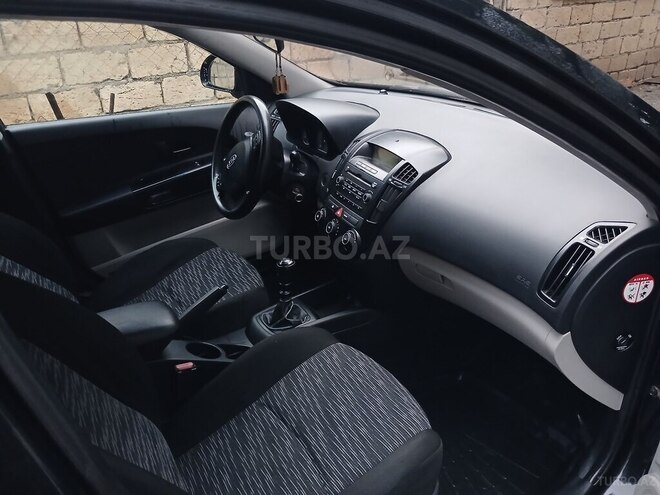 Kia  2009, 176,400 km - 1.4 l - Quba