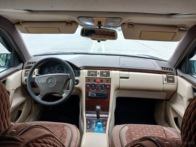 Mercedes E 230 1996, 325,680 km - 2.3 l - Sumqayıt