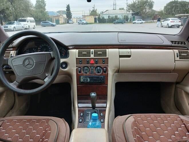Mercedes E 230 1996, 325,680 km - 2.3 l - Sumqayıt