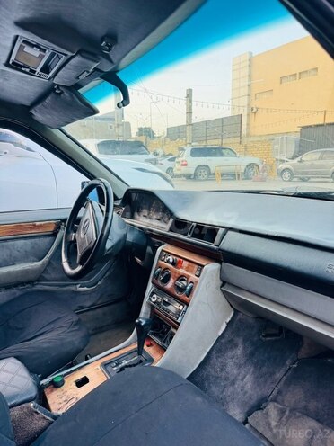 Mercedes E 220 1993, 357,412 km - 2.2 l - Bakı