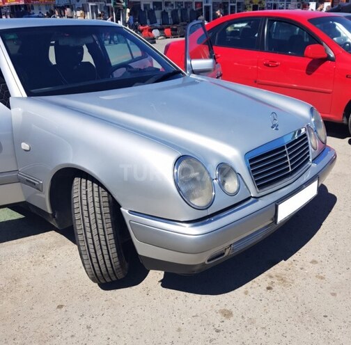 Mercedes E 230 1995, 290,000 km - 2.3 l - Bakı