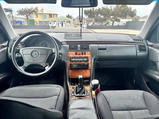 Mercedes E 200 1999, 315,000 km - 2.0 l - Bakı