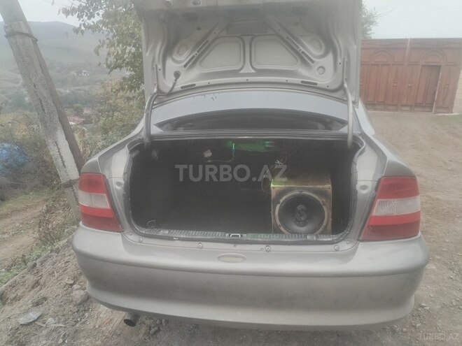 Opel Vectra 1997, 268,320 km - 1.6 l - Tovuz