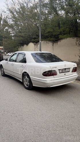 Mercedes E 220 2000, 400,000 km - 2.2 l - Bakı