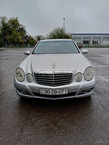 Mercedes E 220 2002, 298,000 km - 2.2 l - Qazax