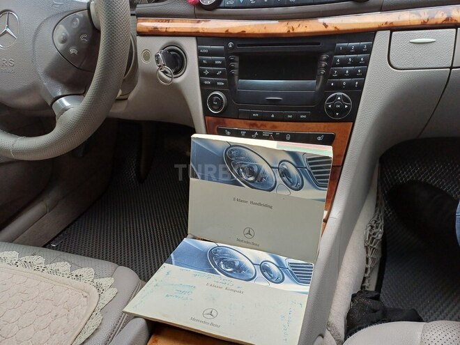 Mercedes E 220 2002, 298,000 km - 2.2 l - Qazax