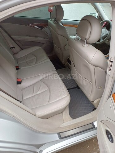 Mercedes E 220 2002, 298,000 km - 2.2 l - Qazax