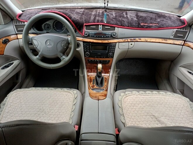 Mercedes E 220 2002, 298,000 km - 2.2 l - Qazax