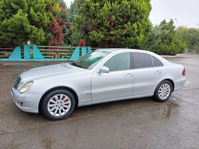 Mercedes E 220 2002, 298,000 km - 2.2 l - Qazax