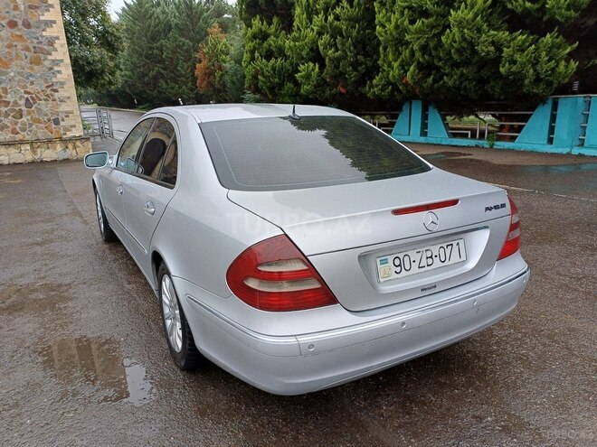 Mercedes E 220 2002, 298,000 km - 2.2 l - Qazax