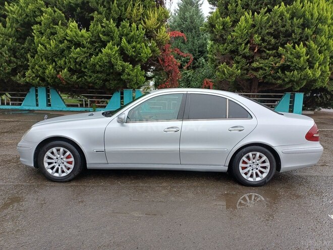 Mercedes E 220 2002, 298,000 km - 2.2 l - Qazax