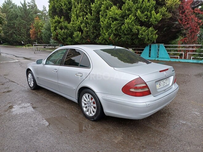 Mercedes E 220 2002, 298,000 km - 2.2 l - Qazax