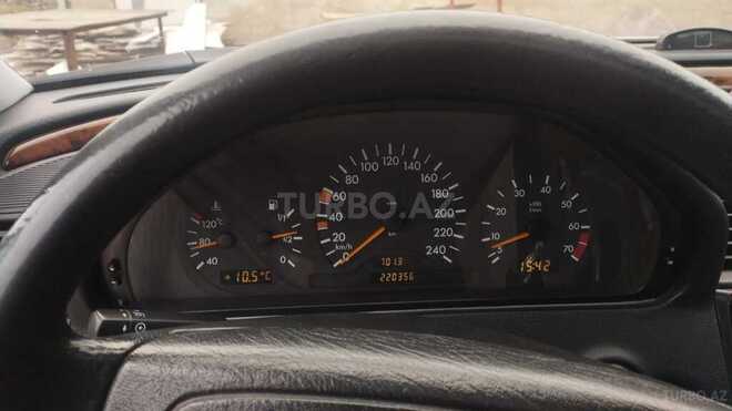 Mercedes C 200 1999, 220,356 km - 2.0 л - Sabirabad