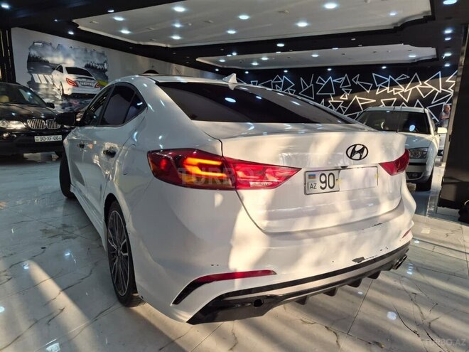 Hyundai Elantra 2017, 241,402 km - 1.6 l - Bakı