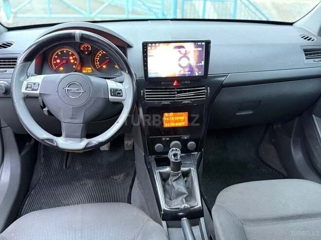 Opel Astra 2009, 283,000 km - 1.4 l - Quba